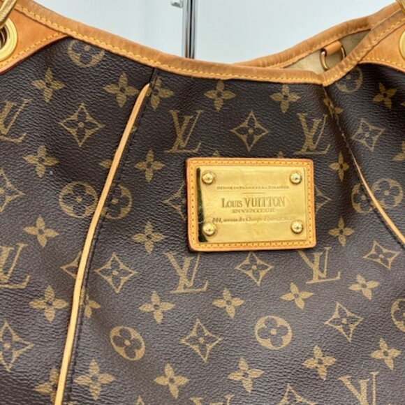 Louis Vuitton Handbag - Picture 3 of 4